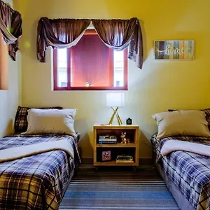 Iona's Home: Vibrant 2bedroom Near Apartamento